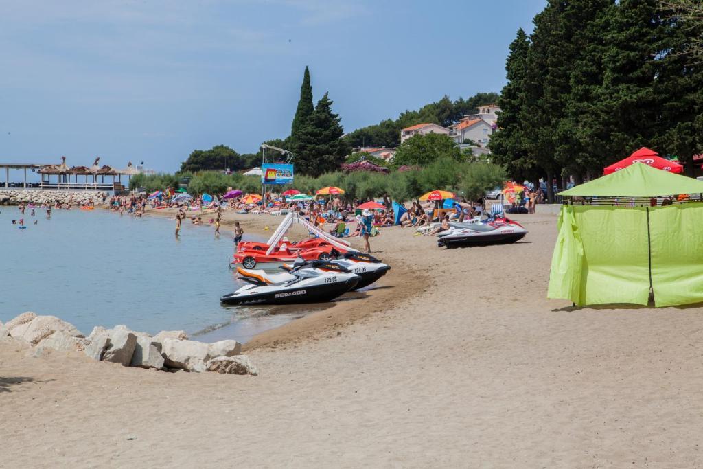 Apartments Agava-Mirjana Оміш Екстер'єр фото