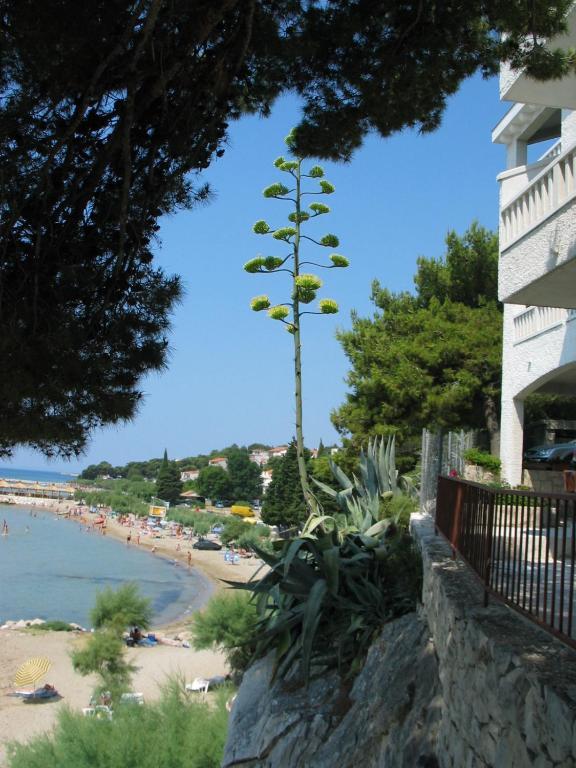 Apartments Agava-Mirjana Оміш Екстер'єр фото