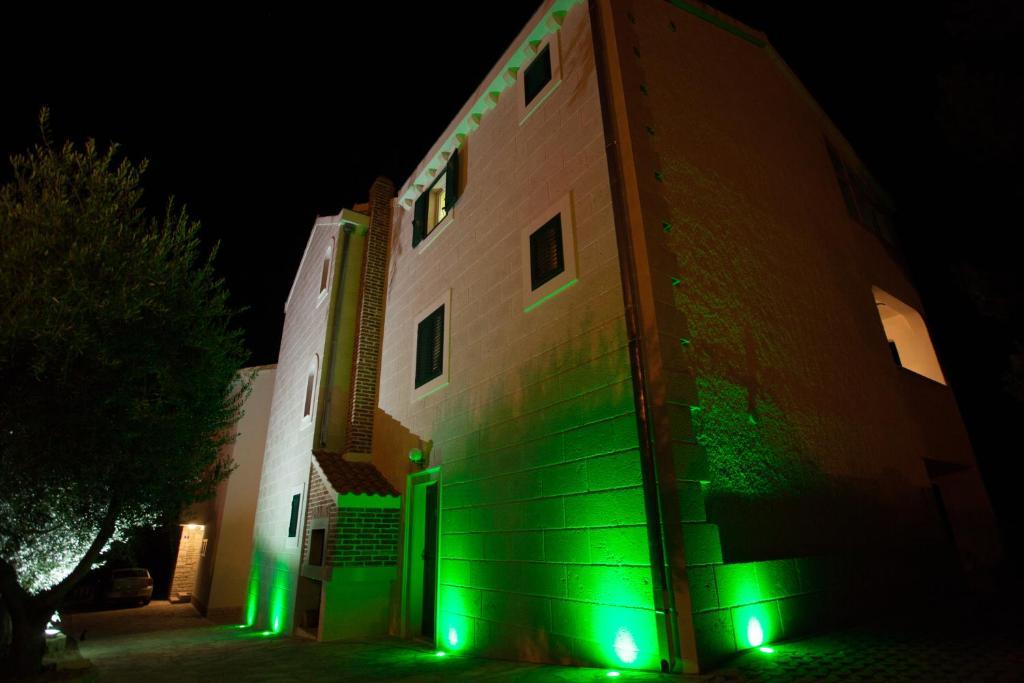 Apartments Agava-Mirjana Оміш Екстер'єр фото